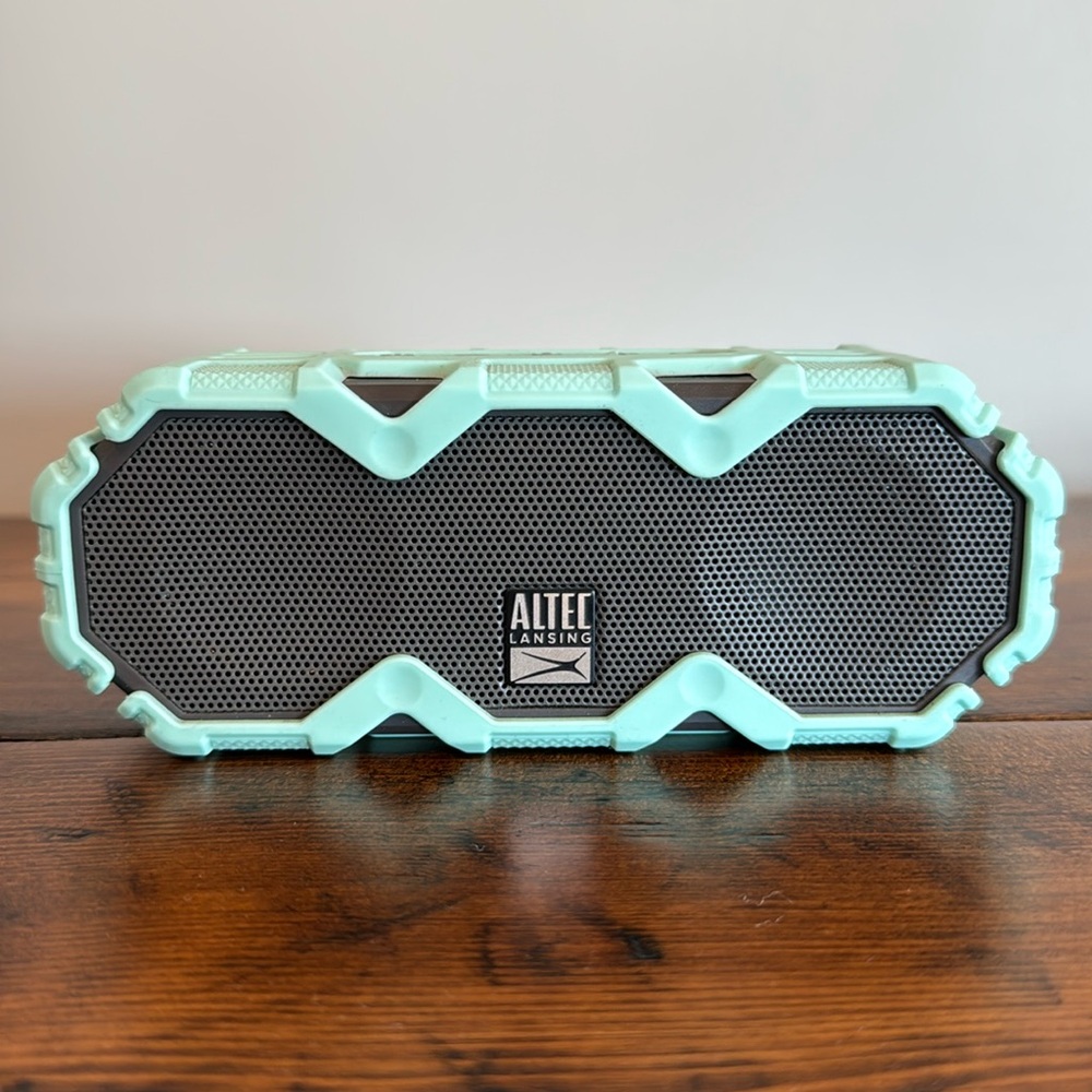 Altec Lansing Mini LifeJacket Waterproof Wireless Summer Beach Vacation Speaker